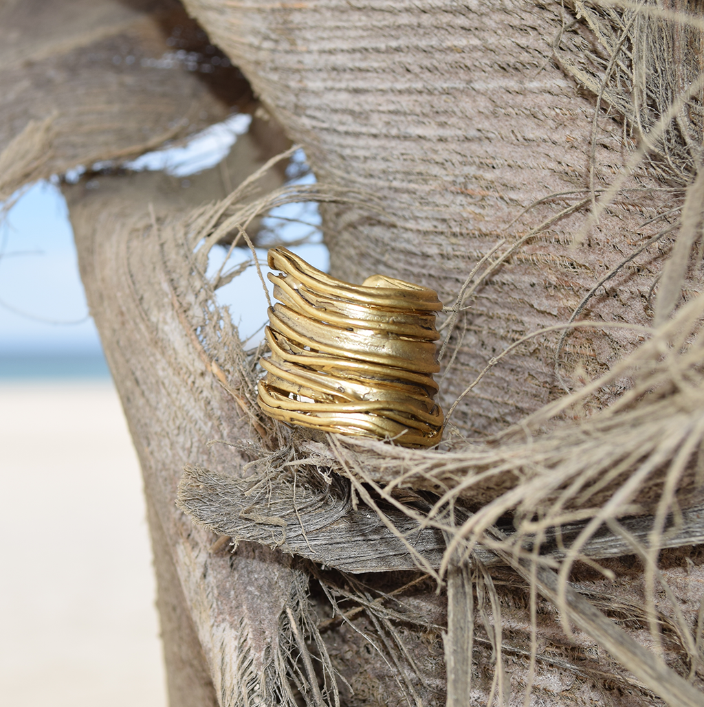 Brushed Ribbon Ring: Chic and Contemporary Design